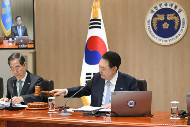 [속보] 尹, 의료계에 '<b>내년도</b> 의료예산 <b>논의</b>' 제안