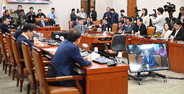 지난해 11월 29일 서울 여의도 국회에서 제12차 법제사법위원회 전체회의가 열리고 있다. 오승현 기자