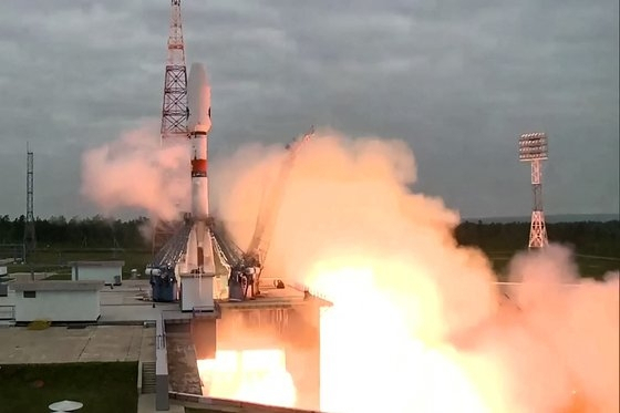 미국 정보 당국은 러시아가 위성 형태의 핵 전자기파(EMP) 무기를 개발하고 있는 것으로 파악하고 있다. 사진은 러시아 소유즈2-1b 로켓에 실려 달 탐사선 루나-25가 지난 2023년 8월 11일 보스토치니 우주기