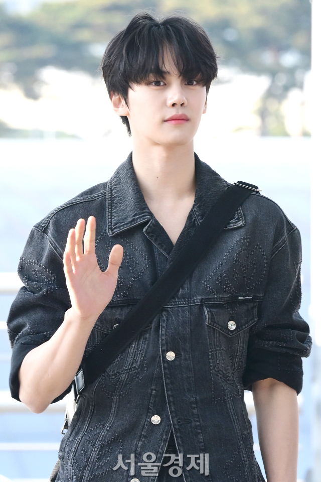 오늘 멤버들 출국 사진이에요