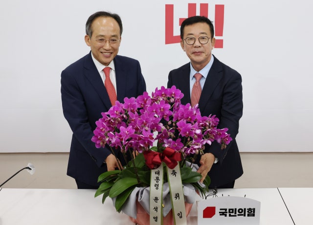 <b>추경호</b>, <b>홍철호 정무수석</b> 만나 “가감 없이 당 목소리 전달"