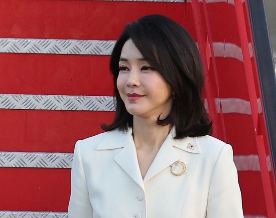 <b>경찰</b>, '김건희 명품 <b>쇼핑</b>' 게시글 <b>작성자</b> 추적