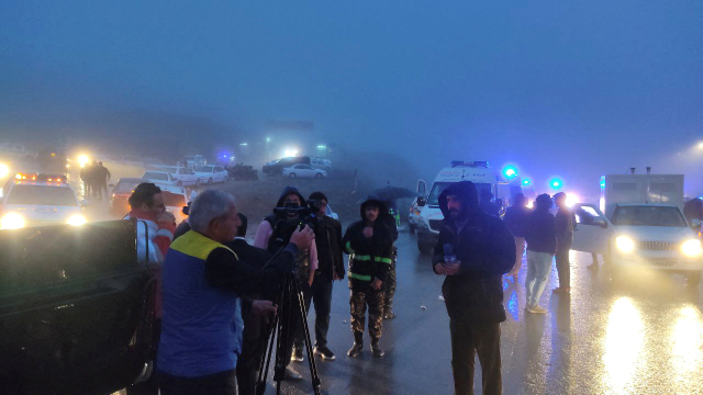 19일 이란 동부 아제르바이잔주 바르자칸 지역에서 에브라힘 라이시 이란 대통령을 태운 헬리콥터가 추락한 후 구조대가 출동해 있다./로이터 연합뉴스