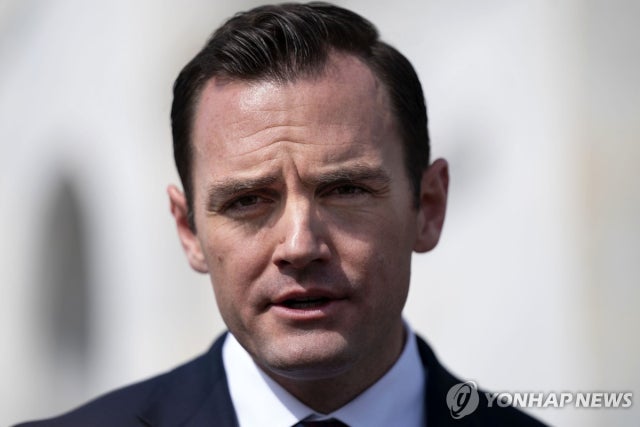 中, ‘틱톡금지법 주도’ 美 <b>갤러거</b> 前<b>의원 제재</b>…입국 금지 등 조치