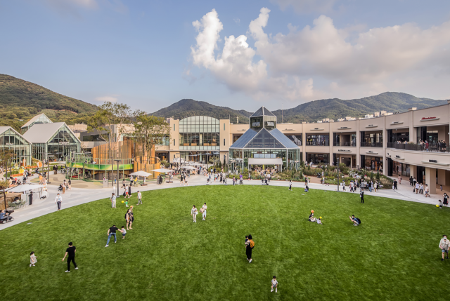 Lotte Premium Outlets Uiwang branch exterior. Provided by Lotte Shopping