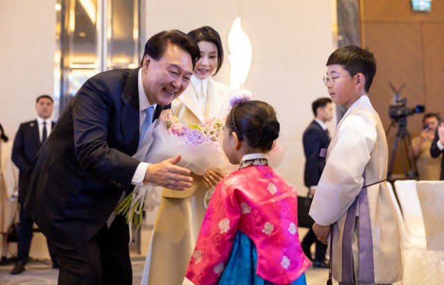 尹 "핵심 협력국 카자흐스탄과 관계 업그레이드…<b>동포</b>사회 적극 지원"
