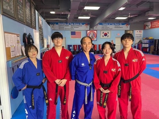 10대 소녀 <b>성폭행</b>범 때려잡은 '<b>한인</b> 태권 가족'…"착한 사마리아인"