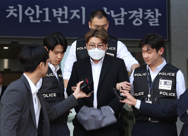 ‘음주 <b>뺑소니</b>’ <b>김호중 재판</b> 본격화… 오늘 첫 공판