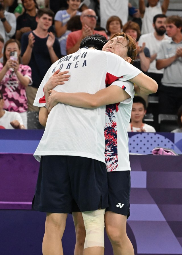 <b>구토</b>하고, 라켓줄 끊어져도…세계 2위 선배팀 꺾은 <b>김원호</b>-정나은의 '패기'[올...