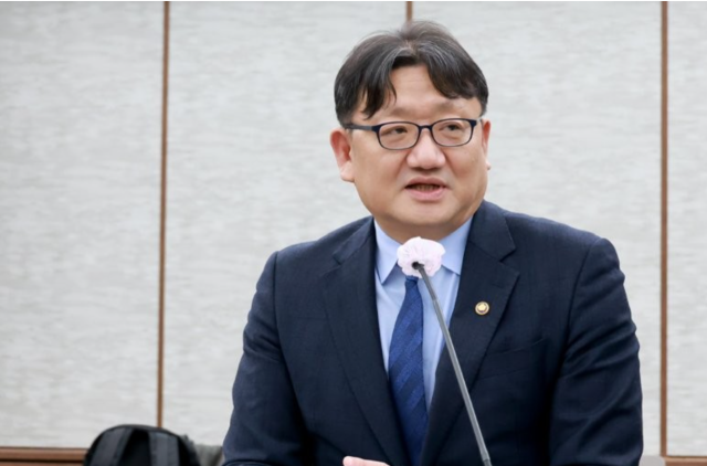 尹, <b>경사노위</b> 위원장에 <b>권기섭</b>·산업1차관에 <b>박성택</b> 지명