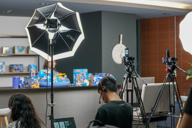 On the 19th, show host Song Woori is introducing 'Toy House' products through a live commerce broadcast at the KT Creator Factory Center. Photo provided by KT