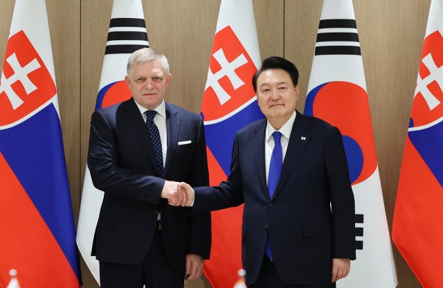 [속보] 한·<b>슬로바키아</b> 정상, '전략적<b>동반자</b>관계' 수립 합의