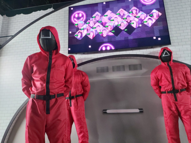 이제부터 당신의 이름은 번호라고 이야기는 진행요원. 뉴욕=김흥록특파원