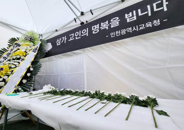 결혼 앞두고 숨진 특수<b>교사</b>에 <b>추모 행렬</b>…"지켜주지 못해 미안해"