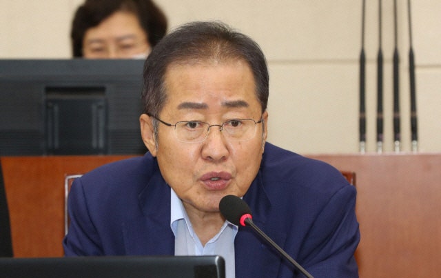 '尹 계엄 선포'에 <b>홍준표</b> "<b>경솔한</b> 한밤중의 해프닝…이 방법밖에 없었는...