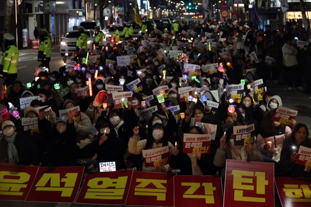 광화문 광장에서 청소년 5만여 명 참여한 '尹 <b>퇴진</b>' <b>시국선언</b> 울린다