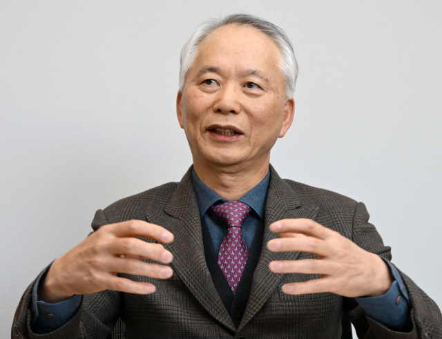 오정기 현대하이텍 대표가 31일 경기도 광주 현대하이텍에서 가진 서울경제신문 인터뷰에서 질문에 답하고 있다. 성형주 기자