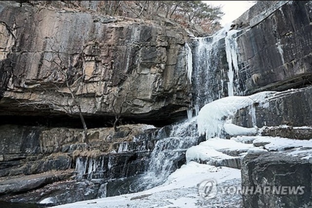 충청·호남 대설…항공기 27편·<b>여객선</b> 73척 결항