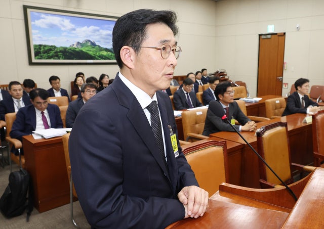 ‘<b>쿠팡 배송기사</b>’ 불법파견 의혹 일단락…고용부 “근로자 아냐”