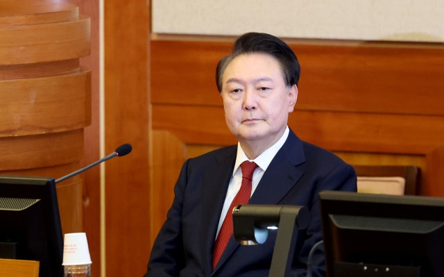 尹 <b>대통령</b>, "<b>국회의원</b> 끌어내라" <b>지시</b>·비상입법기구 쪽지 전달 부인