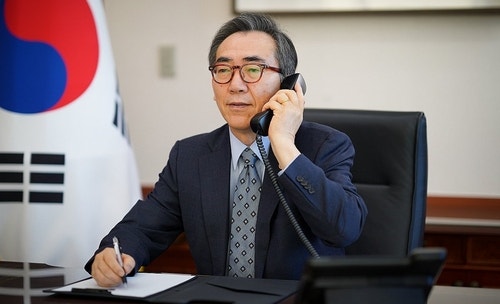 트럼프 취임 후 <b>한미외교장관</b> 첫 <b>통화</b>…"북핵문제 긴밀공조"