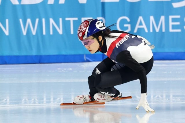 [속보] <b>쇼트트랙</b> 여자 <b>1000m</b>, 최민정 金…김길리 은메달