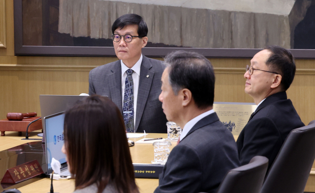 韓國銀行總裁Lee Chang -Yong主持了韓國銀行（Bank of Bank of the Bank of Korea -gu）的總建築，首爾（Jung -Gu）的主要建築會議。攝影師