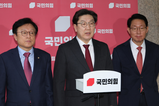 人民人民的代表權說，民主黨是由國民議會缺席的，國民議會本來應該在2月28日在國民議會舉行。Yonhap新聞