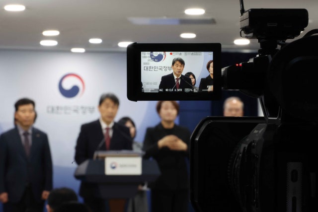2026학년도 의대 <b>정원</b> 3058명 동결…<b>의대생</b> 3월 <b>복귀</b> 전제