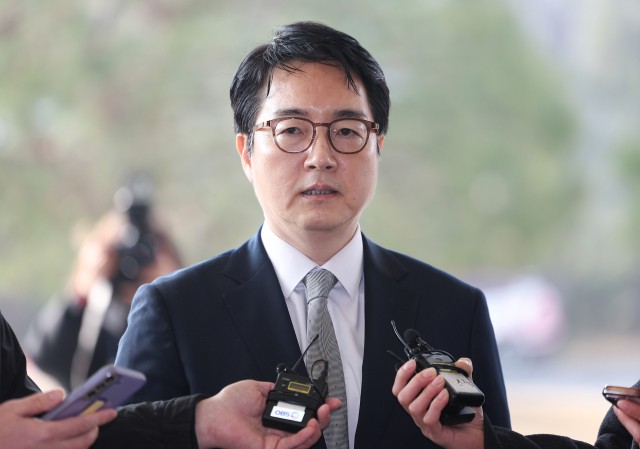 ‘<b>사퇴</b> 압박’ <b>심우정 검찰총장</b> “즉시항고 위헌 취지 따랐을 뿐…탄핵...