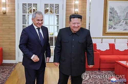 러 쇼이구, 北<b>김정은</b> 만나 <b>푸틴 메시지 전달</b>…무슨 이야기 오갔나