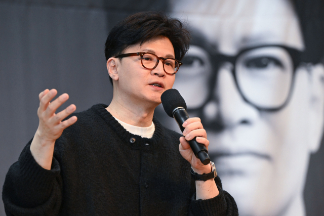 한동훈 국민의힘 전 대표가 지난 3월 5일 서울 마포구 청년문화공간JU동교동에서 열린 자서전 '국민이 먼저입니다-한동훈의 선택' 북콘서트에서 계엄 관련 이야기와 삶의 가치관 등을 밝히고 있다. 오승현 기자
