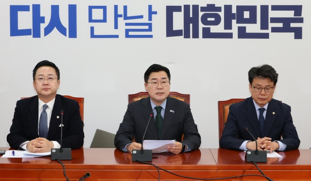 <b>박찬대</b> “한덕수, '난가병' 걸려 국회 무시…尹 빼닮아"