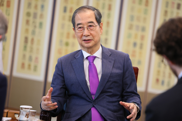 한덕수 대통령 권한대행 국무총리가 이달 22일 정부서울청사에서 영국 시사주간지 '더 이코노미스트'와 인터뷰를 하고 있다. 사진제공=총리실