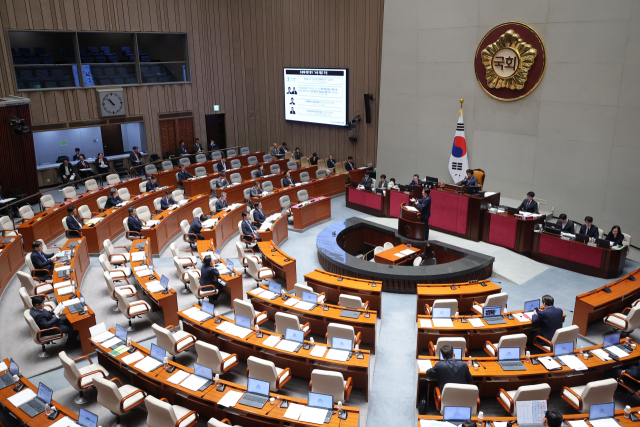 29일 국회에서 추가경정예산안 관련 종합정책질의를 위한 예산결산특별위원회 전체회의가 열리고 있다. 연합뉴스