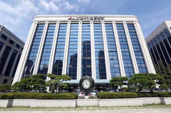 <b>한덕수</b> 만난 김기문 "주 52시간·최저임금·중처법 해법 마련을"
