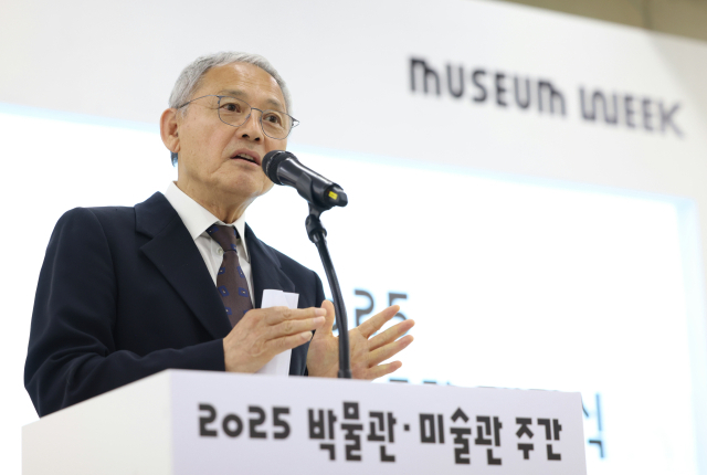유인촌 문화체육관광부 장관이 2일 서울 은평구 사비나미술관에서 열린 '2025 박물관·미술관 주간' 개막식에서 축사를 하고 있다.사진 제공=문화체육관광부