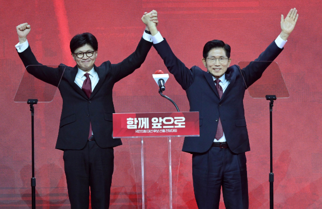 한동훈(왼쪽)·김문수 국민의힘 대선 후보.서울경제DB