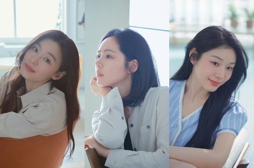 삼성전자의 새 광고‘AI 가전 트로이카’에 모델로 출연한 전지현(왼쪽부터),<a href=