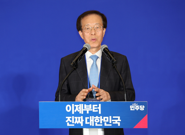 이석연 더불어민주당 공동선대위원장이 4월 30일 서울 여의도 국회 의원회관에서 열린 민주당 제21대 대통령선거 '진짜 대한민국' 중앙선거대책위원회 출범식에서 발언하고 있다. 연합뉴스