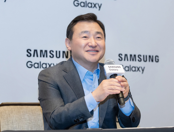 노태문 삼성전자 DX부문장 직무대행이 1월 미국 새너제이에서 개최됐던‘갤럭시 언팩 2025’행사 후 기자간담회에서 회사 전략을 밝히고 있다.사진제공=삼성전자