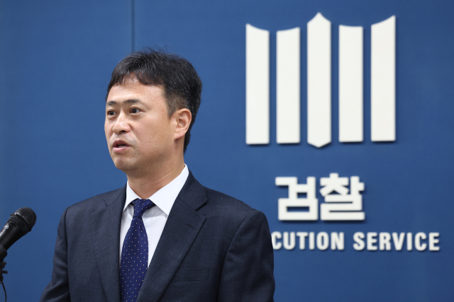 김용식 서울중앙지검 공정거래조사부 부장검사가 9일 서울 서초구 서울고등검찰청에서 주한미군 관련 입찰담합 사건 수사 결과를 브리핑하고 있다.검찰은 이날 한미 양국 공조 수사를 통해 양국 업체들이 수년간 주한미군에 들