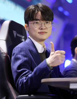 팔도 왕뚜껑의 새 모델로 발탁된 페이커. 뉴스1