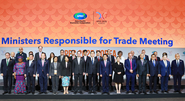 15일 서귀포시 제주국제컨벤션센터에서 열린 APEC 2025 통상장관회의 개회식에서 정인교 산업통상자원부 통상교섭본부장이 제이미슨 그리어 미국 무역대표부(USTR) 대표, 리청강 중국 상무부 국제무역담판대표 겸 부부