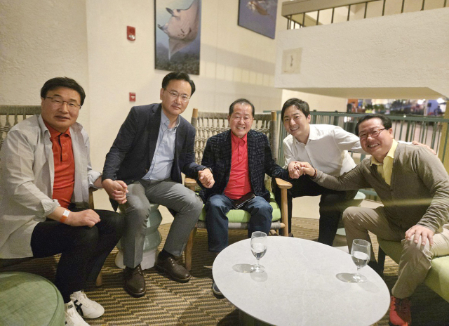 홍준표 전 대구시장의 김문수 국민의힘 후보 선거대책위원회 합류를 설득하기 위해 지난 19일 미국 하와이를 방문한 국민의힘 선대위 유상범 단일화추진본부장, 김대식 대외협력본부장, 조광한 대외협력부본부장, 이성배 선대위