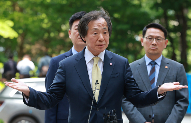 정기석 국민건강보험공단 이사장이 22일 서울 서초구 서울고등법원에서 열리는 담배소송 항소심 12차(최종)변론에 참석하기 앞서 기자회견을 하고 있다. 뉴스1