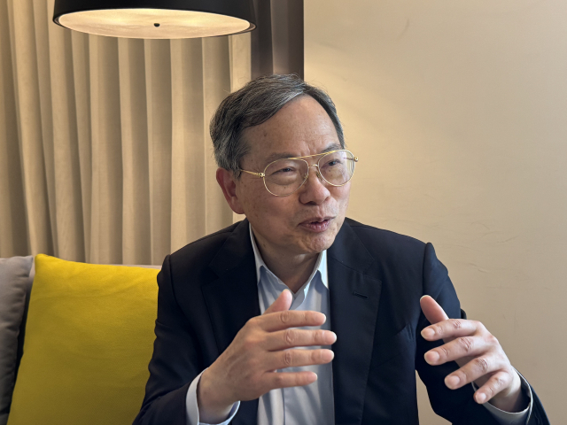 찰스 리앙 슈퍼마이크로컴퓨터 창업자 겸 최고경영자(CEO)가 아시아 최대 정보기술(IT) 전시회 ‘컴퓨텍스 2025’가 열린 대만 타이베이의 한 호텔에서 진행된 인터뷰에서 질의에 답하고 있다.타이베이=허진 기자