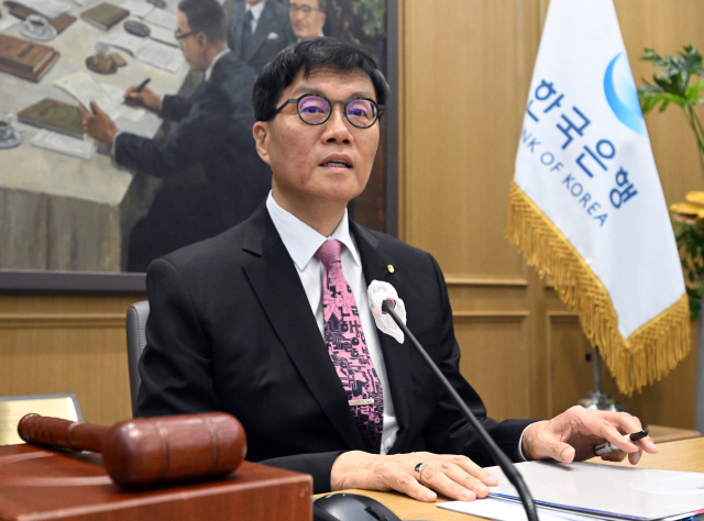 이창용 한국은행 총재가 29일 서울 중구 한국은행에서 열린 금융통화위원회를 주재하고 있다. 사진공동취재단
