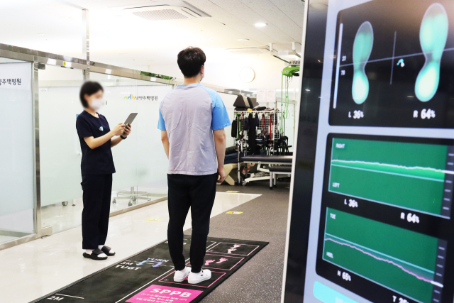 디스크 수술이 끝 아니었다…AI가 맞춤형 재활 돕는다[메디컬 인사이드]