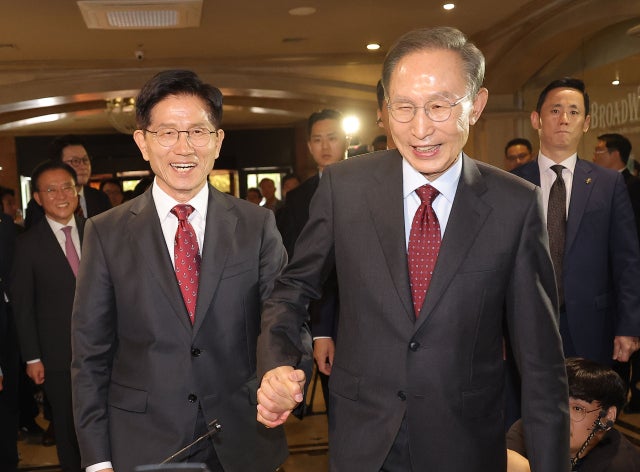 이명박·<b>박근혜</b>, 선거 하루 앞두고 김문수 지원 나서